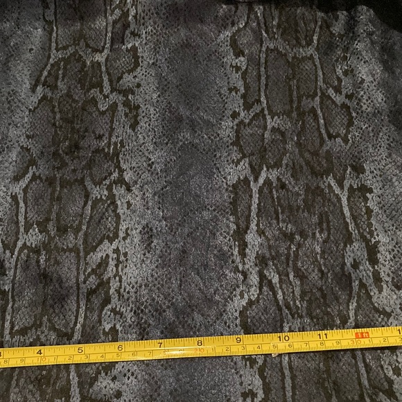 2.5 yards of blue velvety snakeskin pattern polyester fabric - Picture 2 of 3
